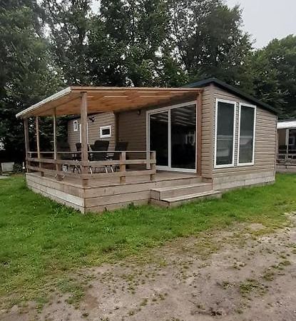 Chalet 2 Landgoedcamping Nienoord In Leek Esterno foto