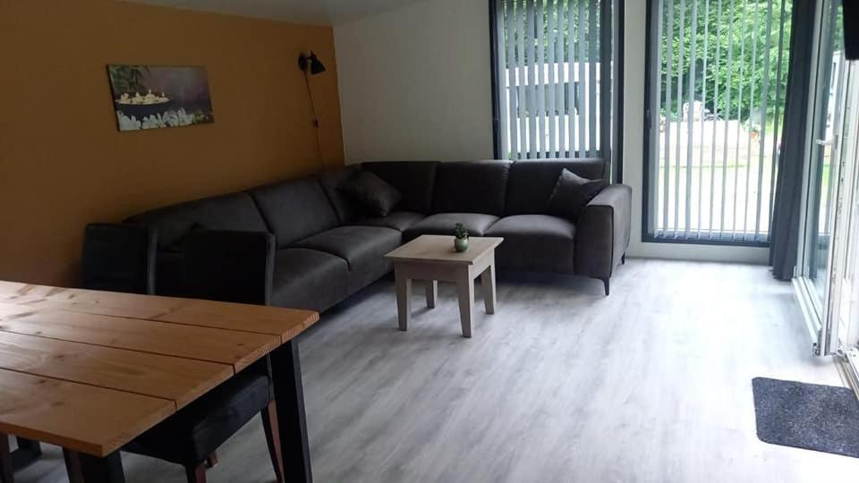 Chalet 2 Landgoedcamping Nienoord In Leek Esterno foto