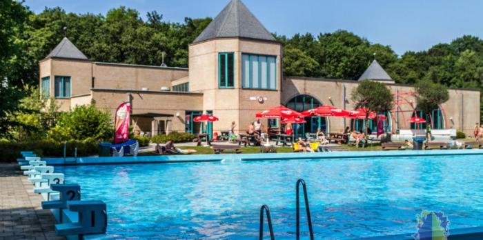 Chalet 2 Landgoedcamping Nienoord In Leek Esterno foto